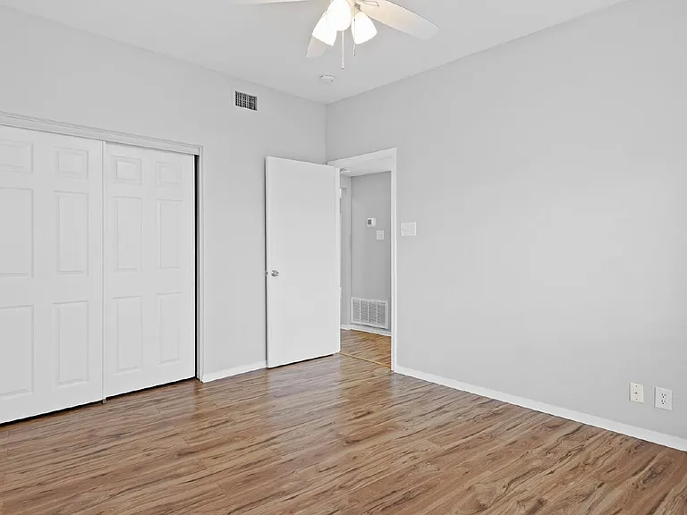 8642 Fredericksburg Rd #405 — Photo 15