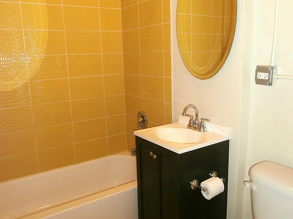 5th image of 1204 W Granville Ave #214