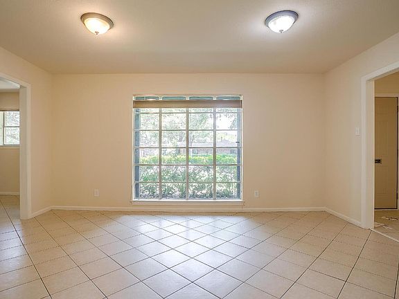 3rd image of 4605 Barwick Dr