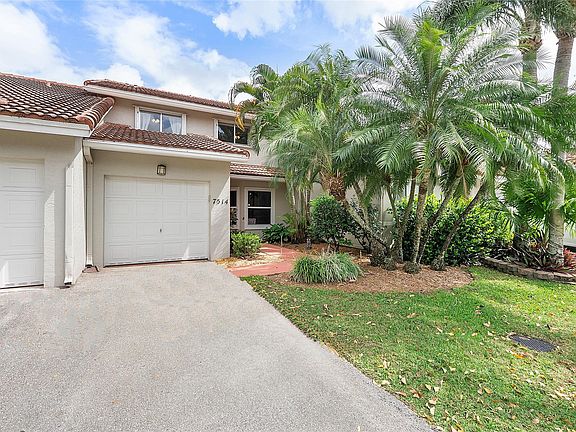 4th image of 7514 Pinewalk Drive #106