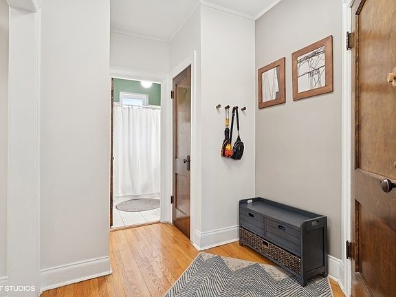 3rd image of 1941 W Argyle St APT 3