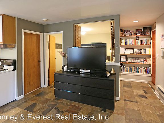 2nd image of 1825A Lombard St
