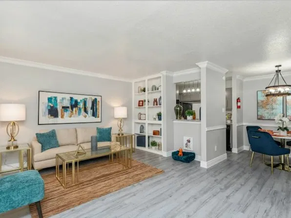 Del Mar Apartments