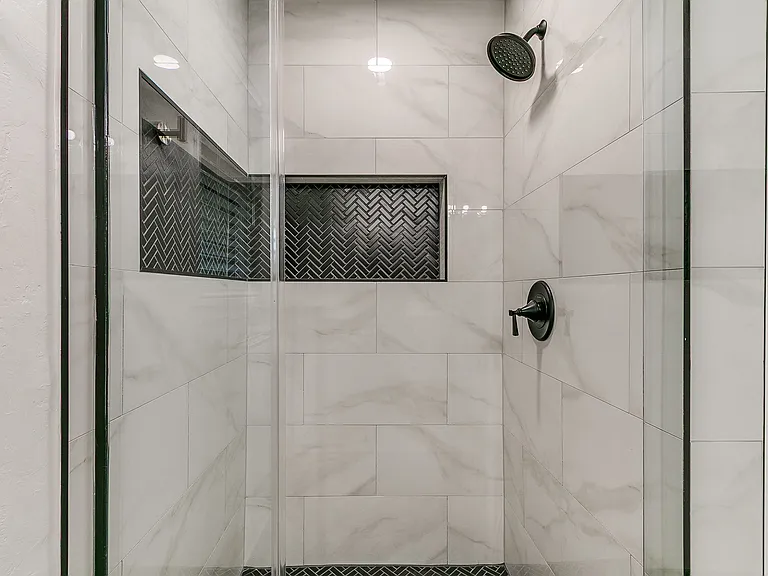 3210 W Wilshire Blvd — Photo 12
