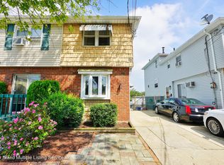 101 Lynhurst Ave, Staten Island, NY 10305
