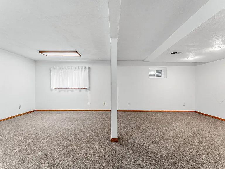 249 S Buchanan Ave — Photo 44
