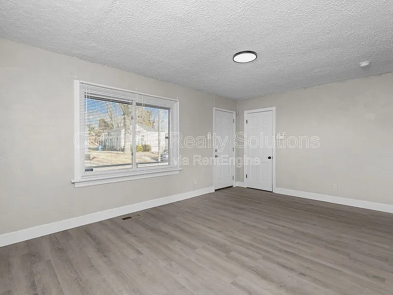 2056 Coleridge Dr — Photo 14