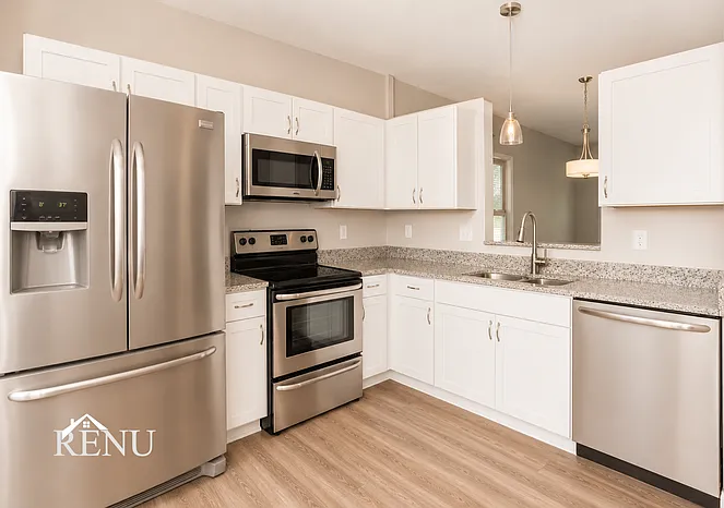 2710 Lucas Dr — Photo 3