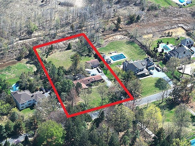 Opportunity to build your dream home on this private 1 acre lot.