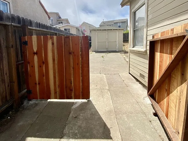 2712 Cutting Blvd — Photo 13