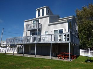 124 Chestnut Ave, Narragansett, RI 02882