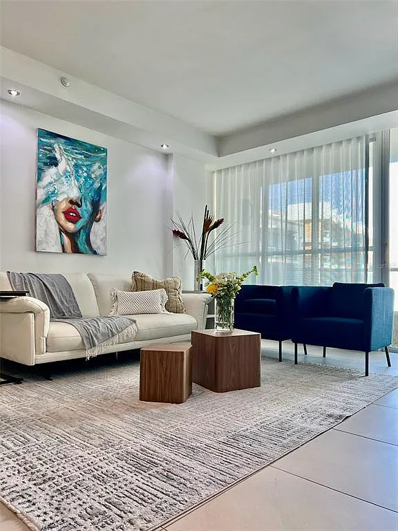 Building Photo - 25 Munoz Riv #806