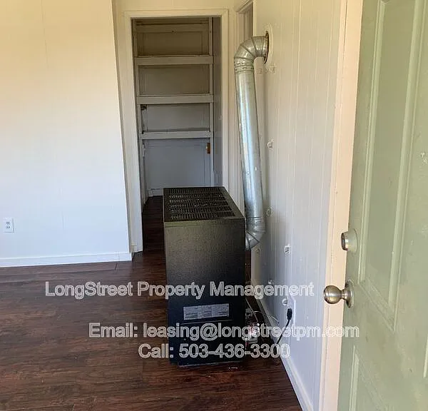 2425 SW Pickford St — Photo 4