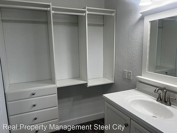 5th image of 1228 E 6th St