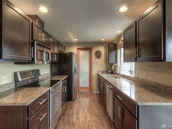 4th image of 118 Jewell St
