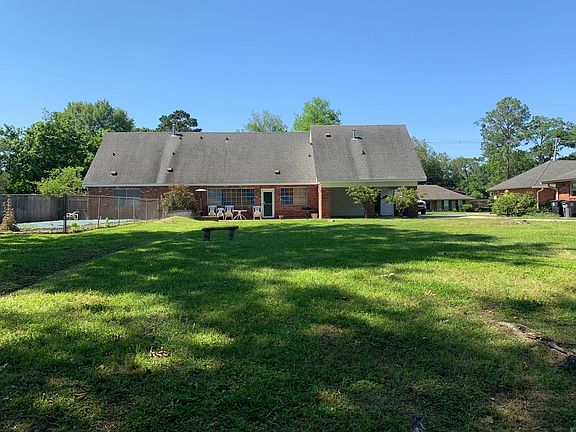 3rd image of 866 W Lakeview Dr