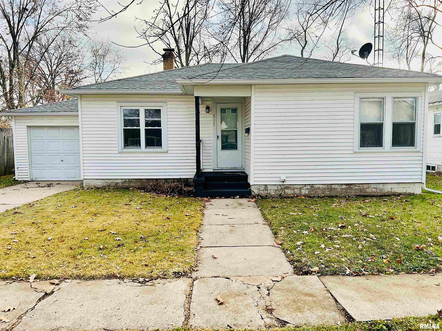 607 E 7th St, Centralia, IL 62801 Zillow