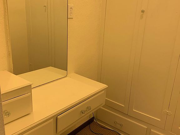 4th image of 658 Temple Ave APT C