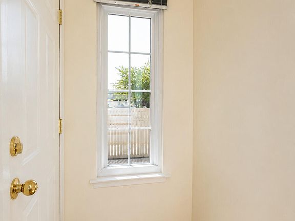 3rd image of 57 Shirra Ave