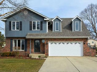 1450 Haar Ln, Elk Grove Village, IL 60007
