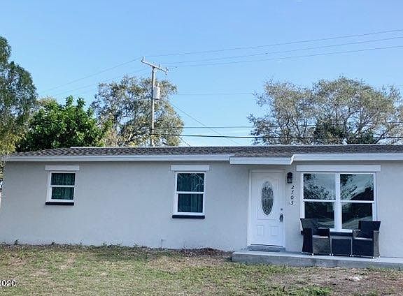 3rd image of 2705 Redwood Ave