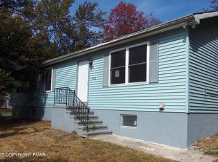 5358 Lockwood Dr, Tobyhanna, PA