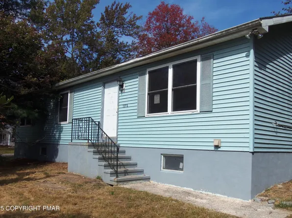 5358 Lockwood Dr, Tobyhanna, PA 18466