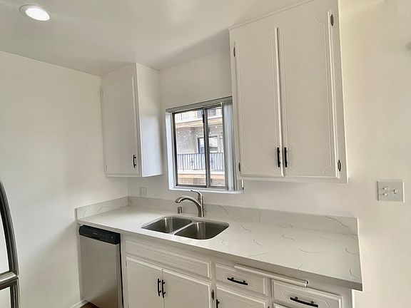 4th image of 1900 Dracena Dr APT 8
