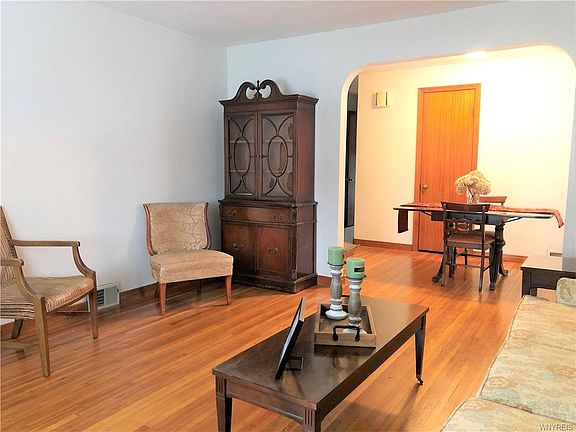4th image of 110 Mansion Ave