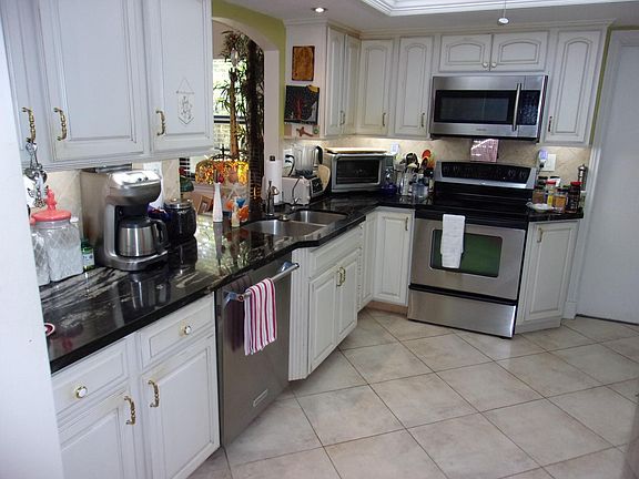 4th image of 1779 NE 40th Place #401