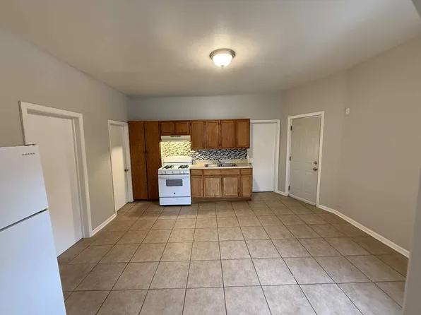 2100 York St APT 1F, Blue Island, IL 60406