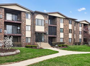 13911 Laramie Ave APT 122, Crestwood, IL 60418