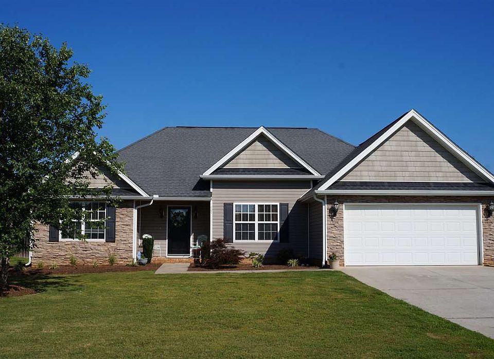 1st image of 107 Glen Arbor Dr