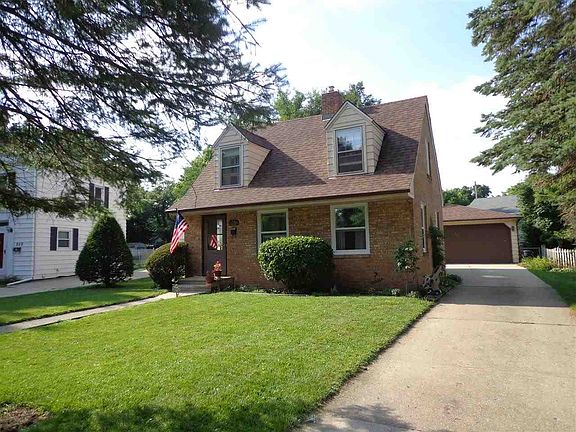 2nd image of 862 Sherwood Dr NW