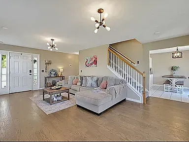3 bed, 2.5 bath, 1947 sqft, $2,400 — Photo 3