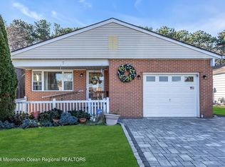 7 Oakham Ct, Toms River, NJ 08757