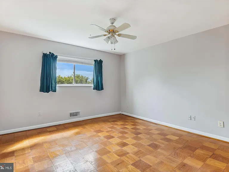 10631 Montrose Ave #M-202 — Photo 28