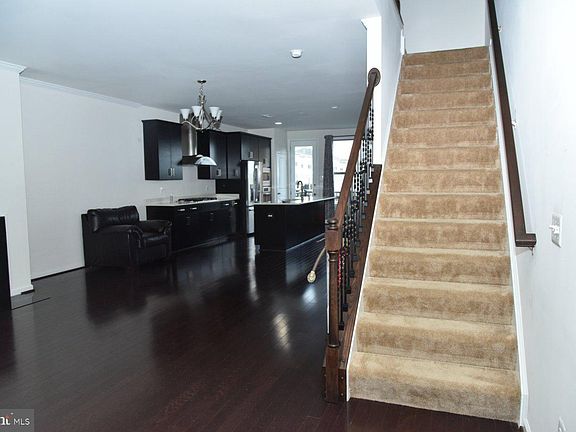 3rd image of 42245 Hampton Woods Ter