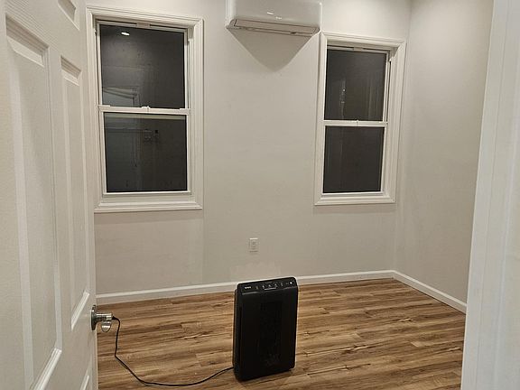 4th image of 56 Hausman St Floor 3
