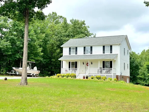 1301 Hummingbird Ln, Spout Spring, VA 24593