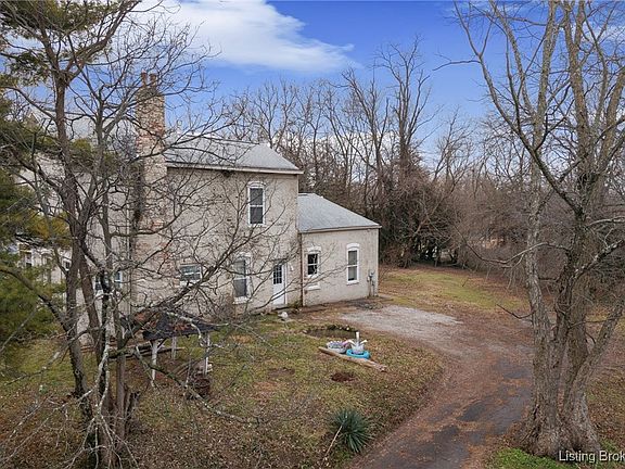 4th image of 235 Cherry Street