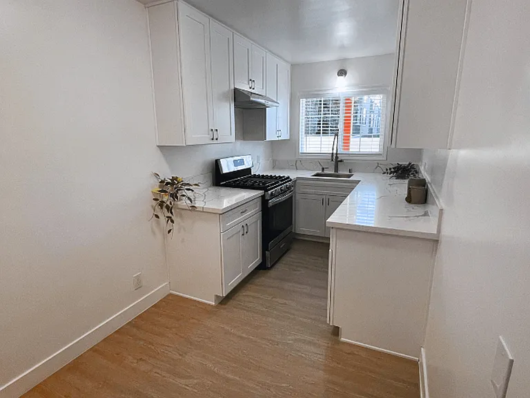 1601 N Normandie Ave — Photo 1