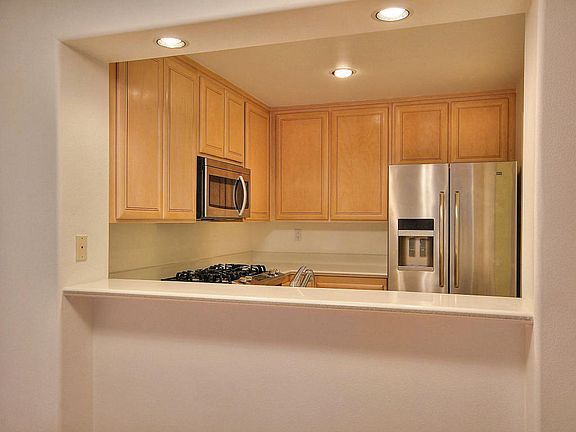 2nd image of 210 Por La Mar Cir