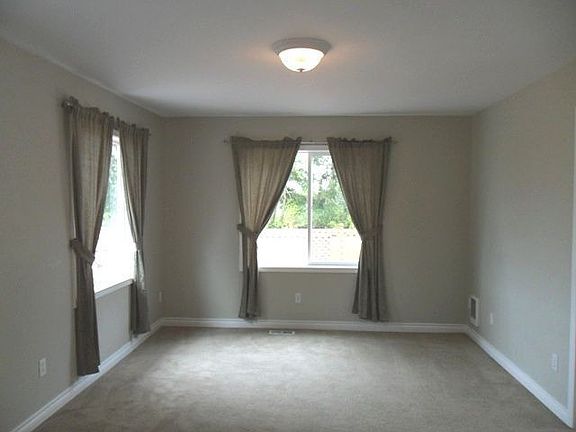 5th image of 9109 Vickery Ave E