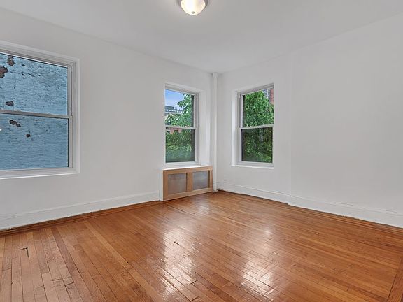 3rd image of 252 E 32nd St APT 3W