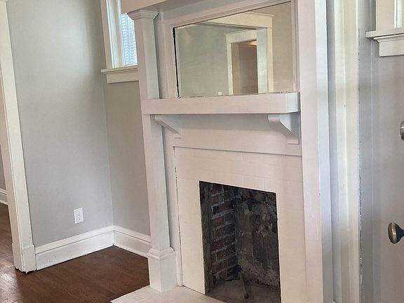 5th image of 1005 W 41st St #2W