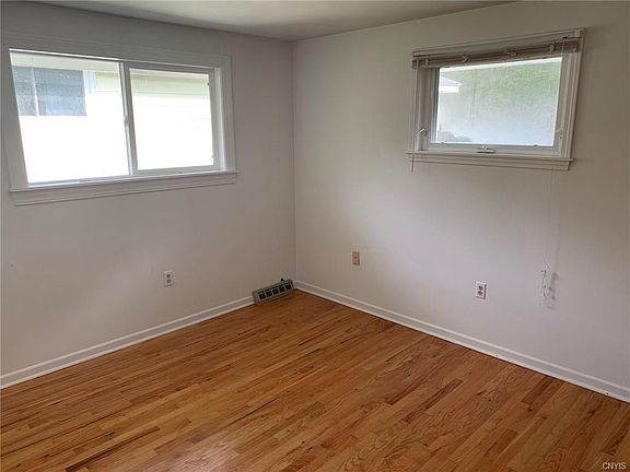 5th image of 100 Waldorf Pkwy
