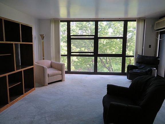 3rd image of 2901 S Michigan Ave APT 304