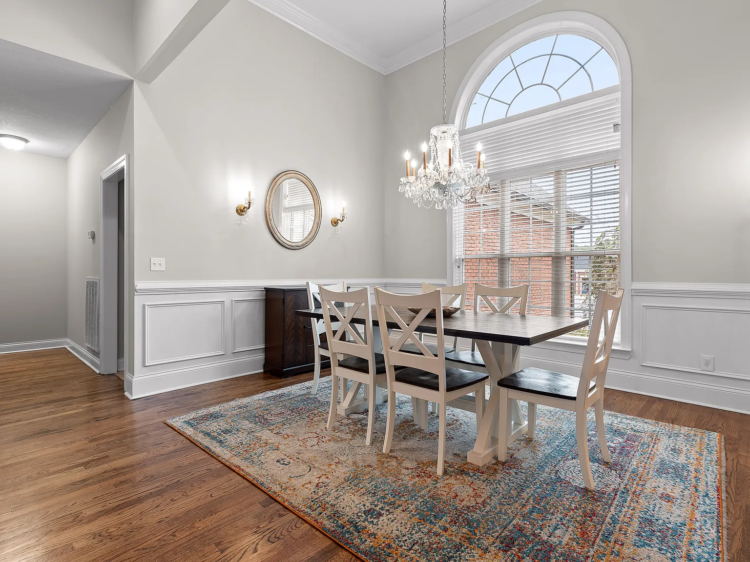 4 bed, 2.5 bath, 2186 sqft, $3,500 — Photo 3