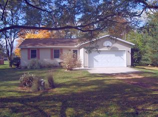 196 Moon Dr, Plainwell, MI 49080
